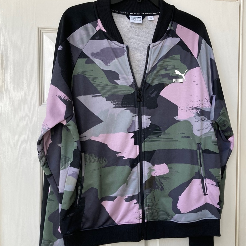 Puma track jacket with 2 front pockets. Black pink army green camouflage design